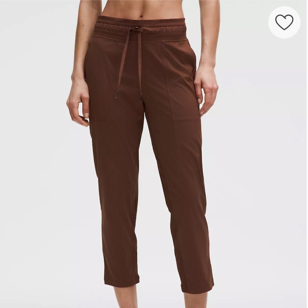 Dance studio Mid-Rise cropped pant